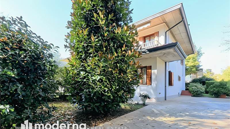 VILLA BIFAMILIARE 4 CAMERE IN ZONA CENTRALISSIMA